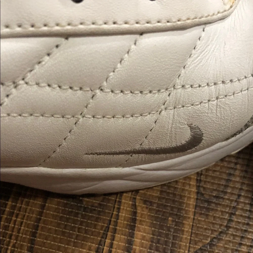 Nike White Lace-Up  Shoes Size 6